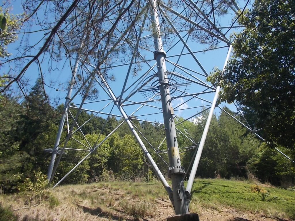 10：57　最初の鉄塔に着きました。