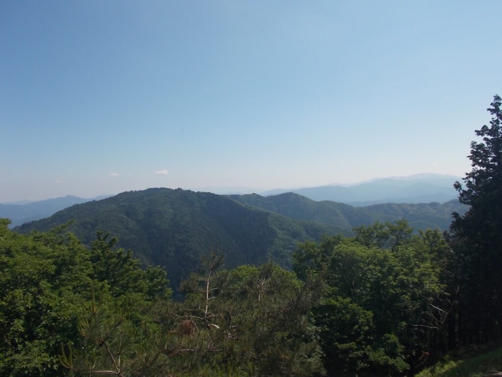 9：24　山頂から見える景色。唯一こちら方面のみです。