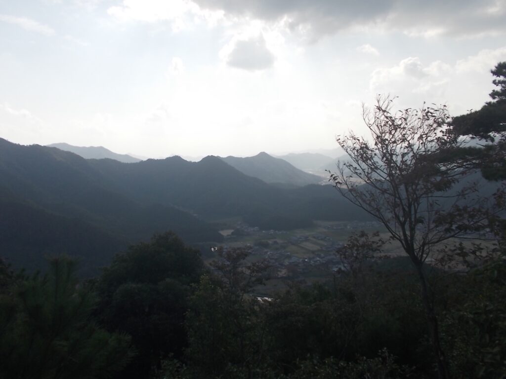 13:13 山頂からの景色。下山します。