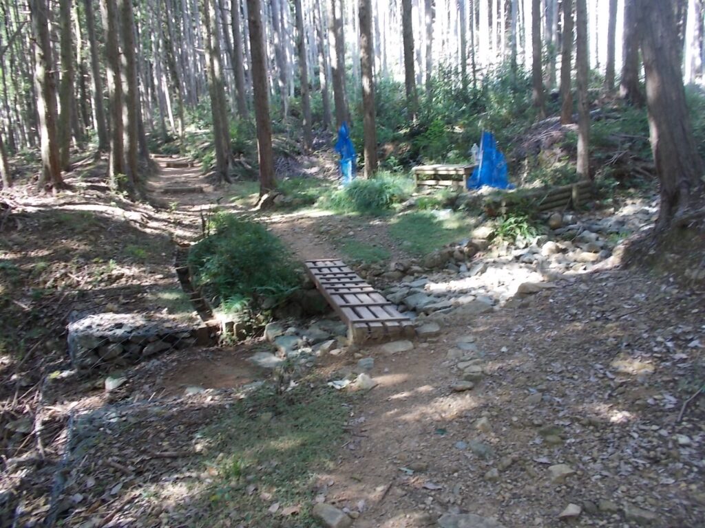 9：58　橋を渡ります。