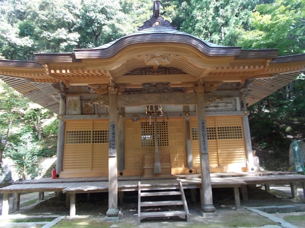 10：43　毘沙門堂　ここから右手へ