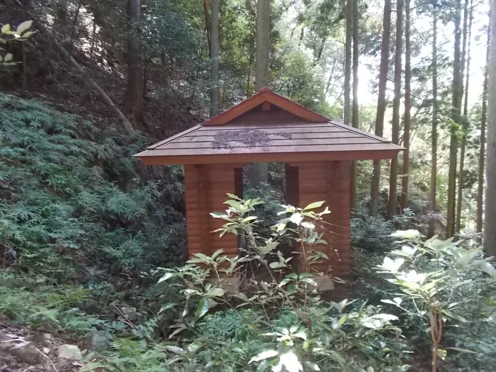 11：00　東屋がありました。