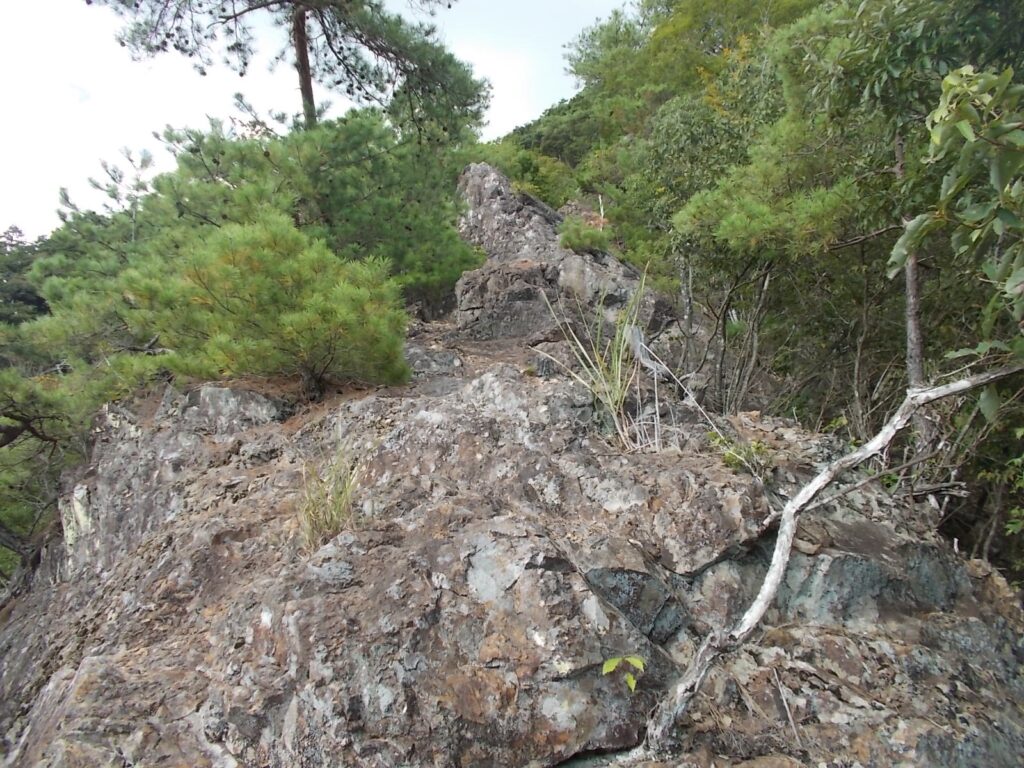 14：19　岩場の急下り