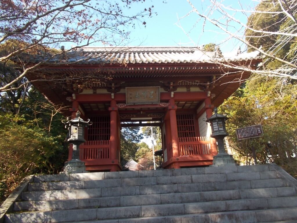 10：29　ぐるっと回って、仁王門へ。