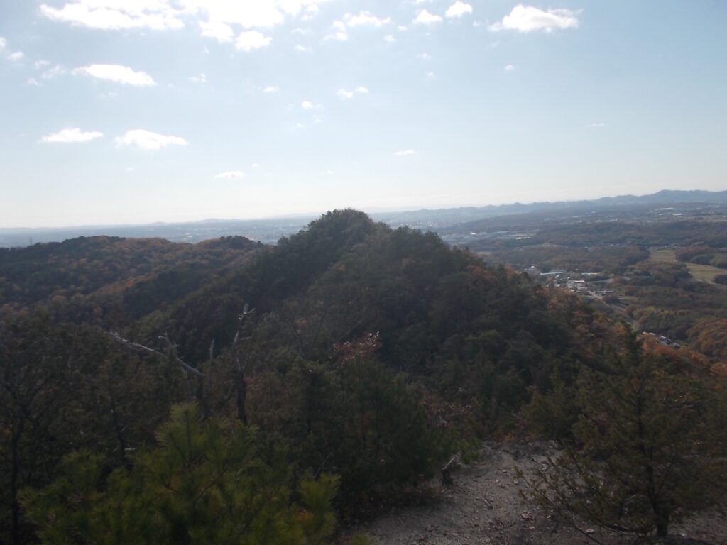 11：44　岩のピークから後ろを見たところ。