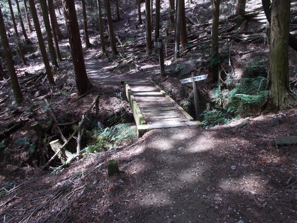 12：10　橋を渡ります。