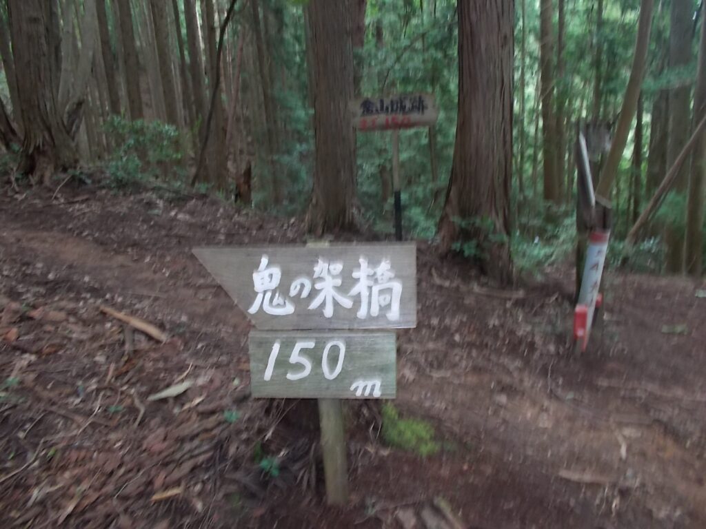 10：56　登山道を下ります。