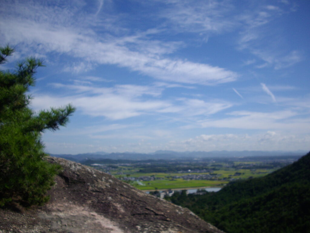 9：45　登った岩から見える景色。