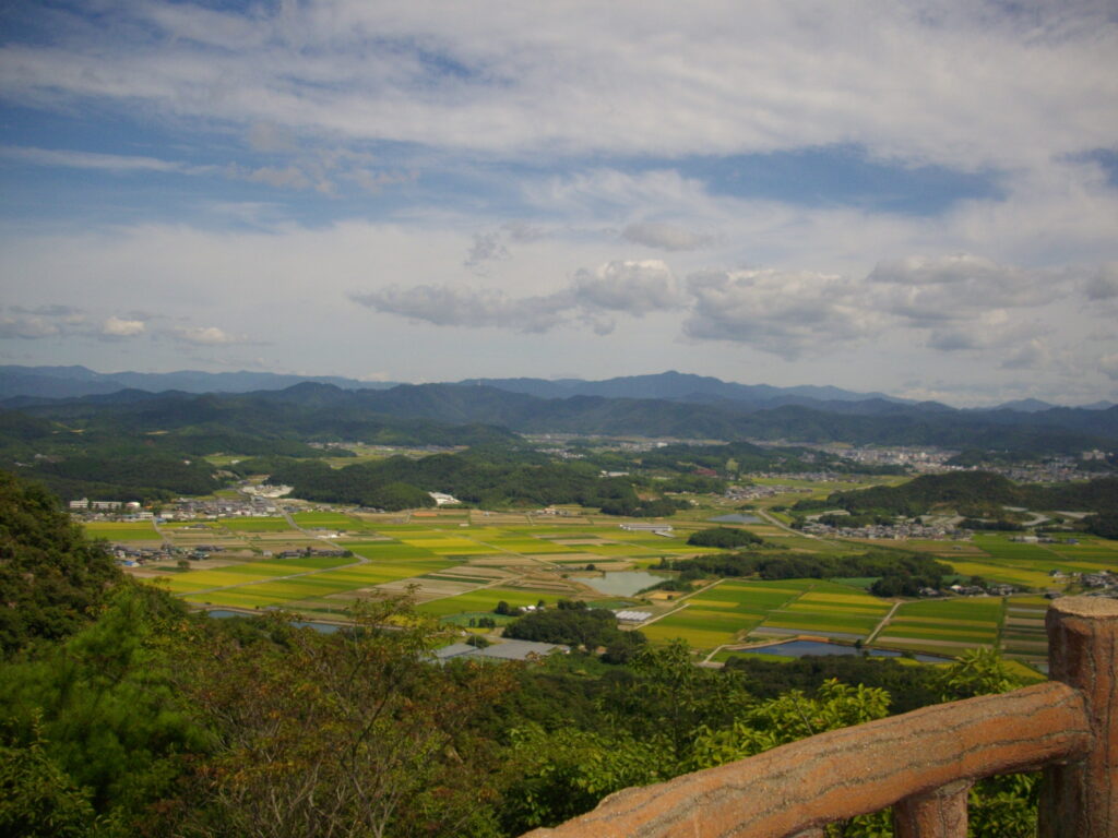 10：16　山頂の展望台から見える景色