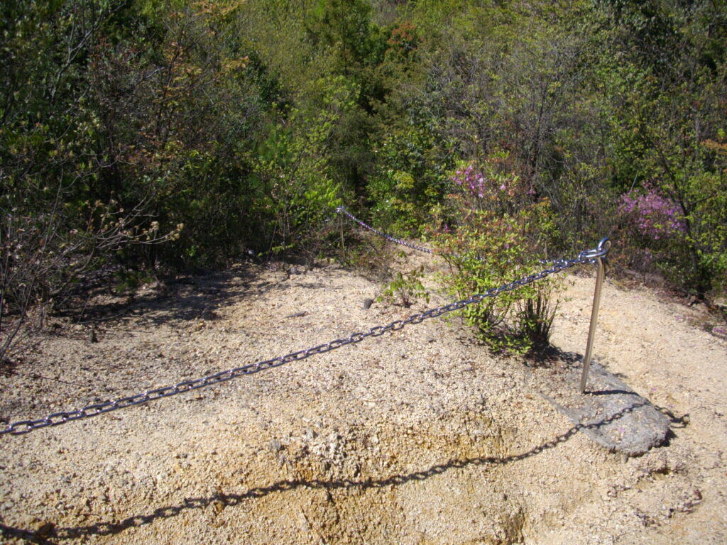 10：38　もう一つ鎖場を降ります。