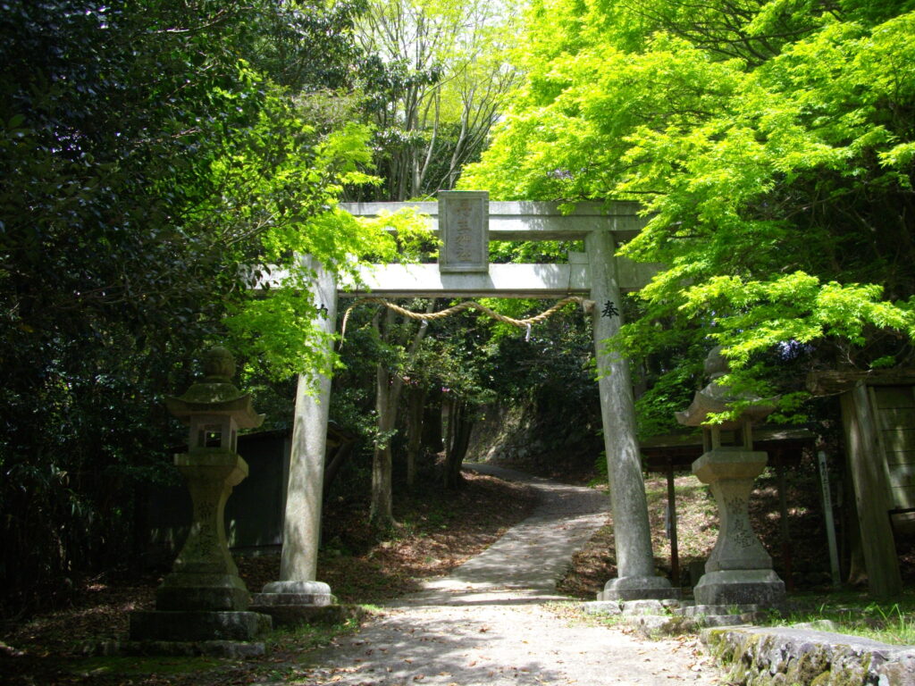 10：59　そこからしばらく行くと鳥居があります。