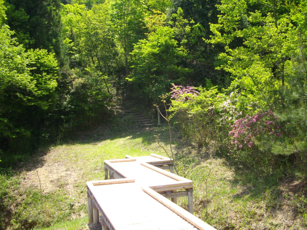 10:23 この橋を渡ってスタートです。