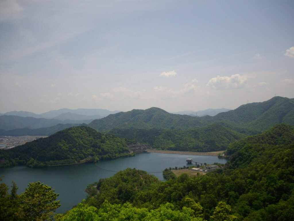 11:04 上の写真の左側です。