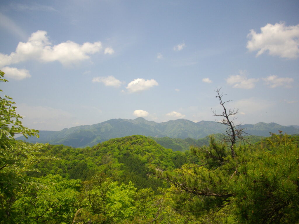 11:16 ここを過ぎると右側に笠形山が見えてきます。