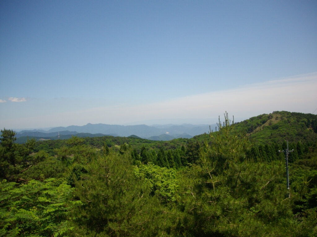 13：09　途中で見えた周辺の景色です。東南方向でしょうか。