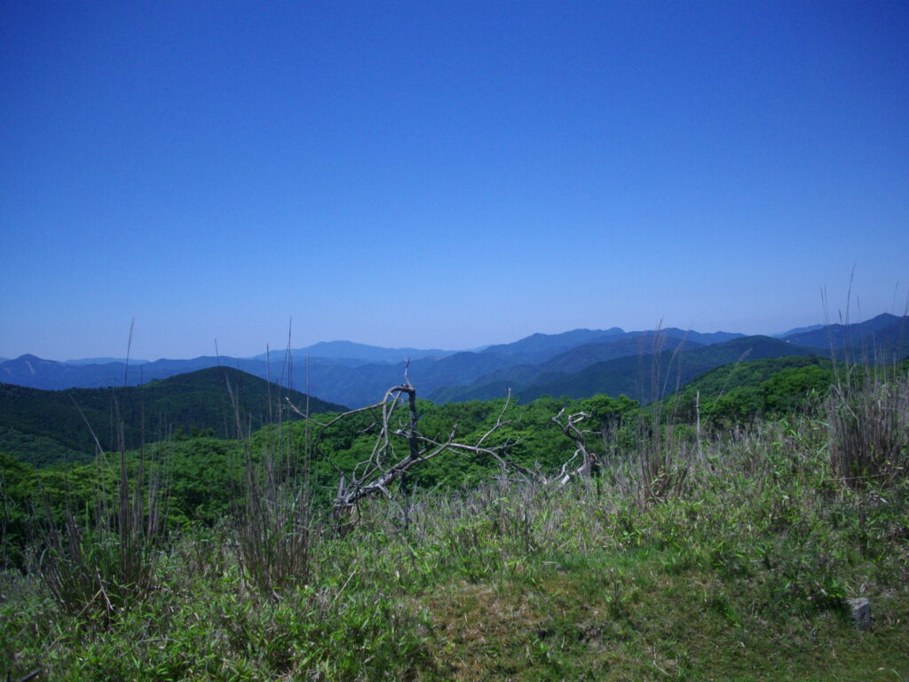 13：14　西側になるんでしょうか。まもなく頂上です。