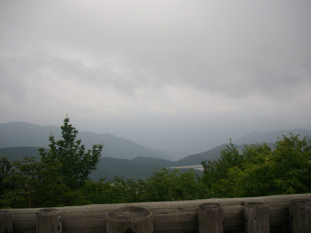 11：09　雲が多いのでよく見えません。