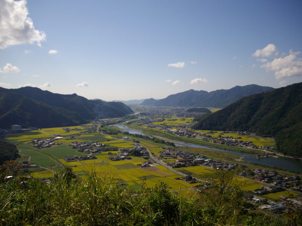10：00　あずまやから南方面（揖保川沿い、たつの市方面）景色です。揖保川がキレイに見えています。