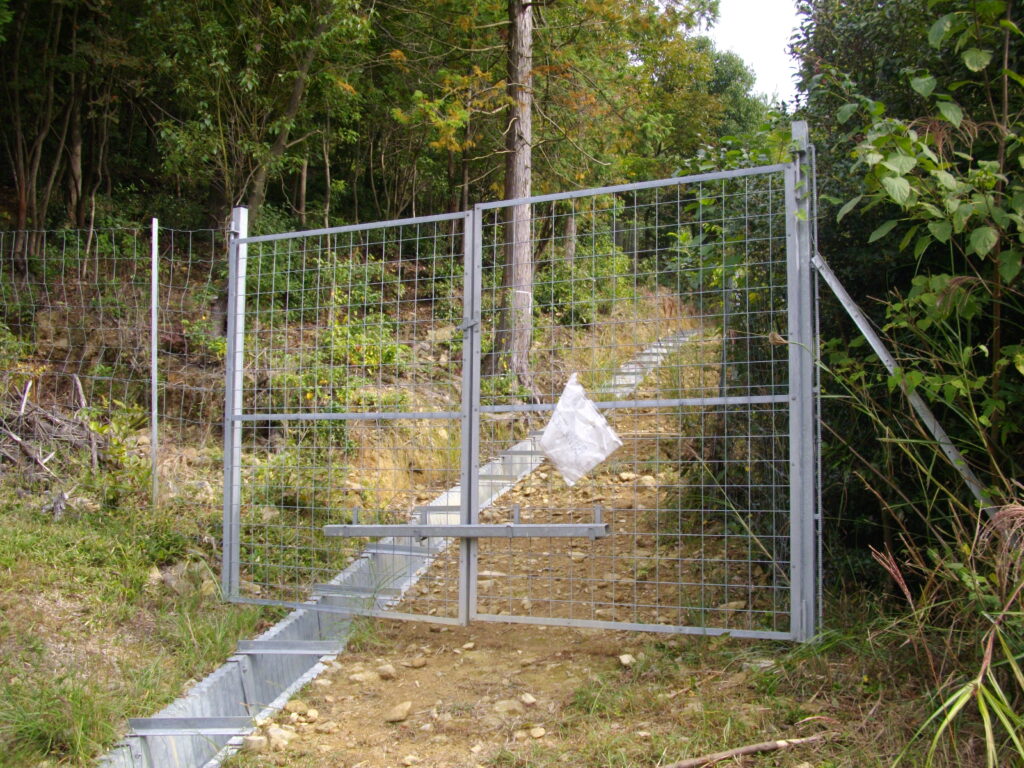 11：57　入り口の金網を出て終わりです。