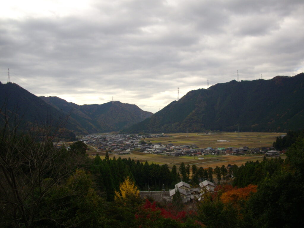 10:50 ここから見える景色です。ここが一番見晴らしがいいようです。