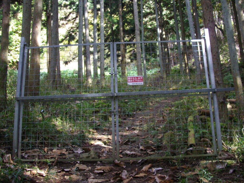 11:56 入り口付近の鹿柵です。