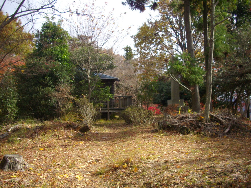11:36 いい加減飽きた頃にようやく篠の丸城址に着きました。