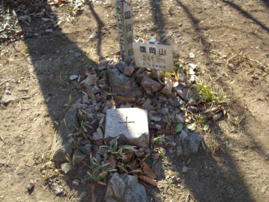 10:19 すぐ横にある三角点です。