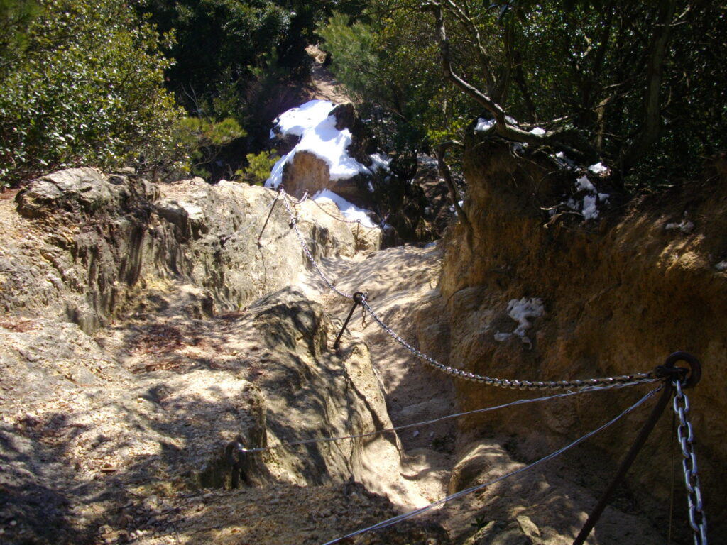 10：53　横尾山を東に下ると、そこから須磨アルプスが始まります。