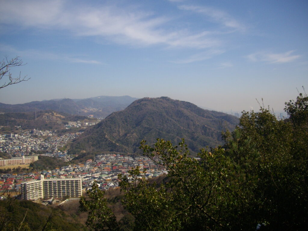 10：57　ここから見える高取山です。