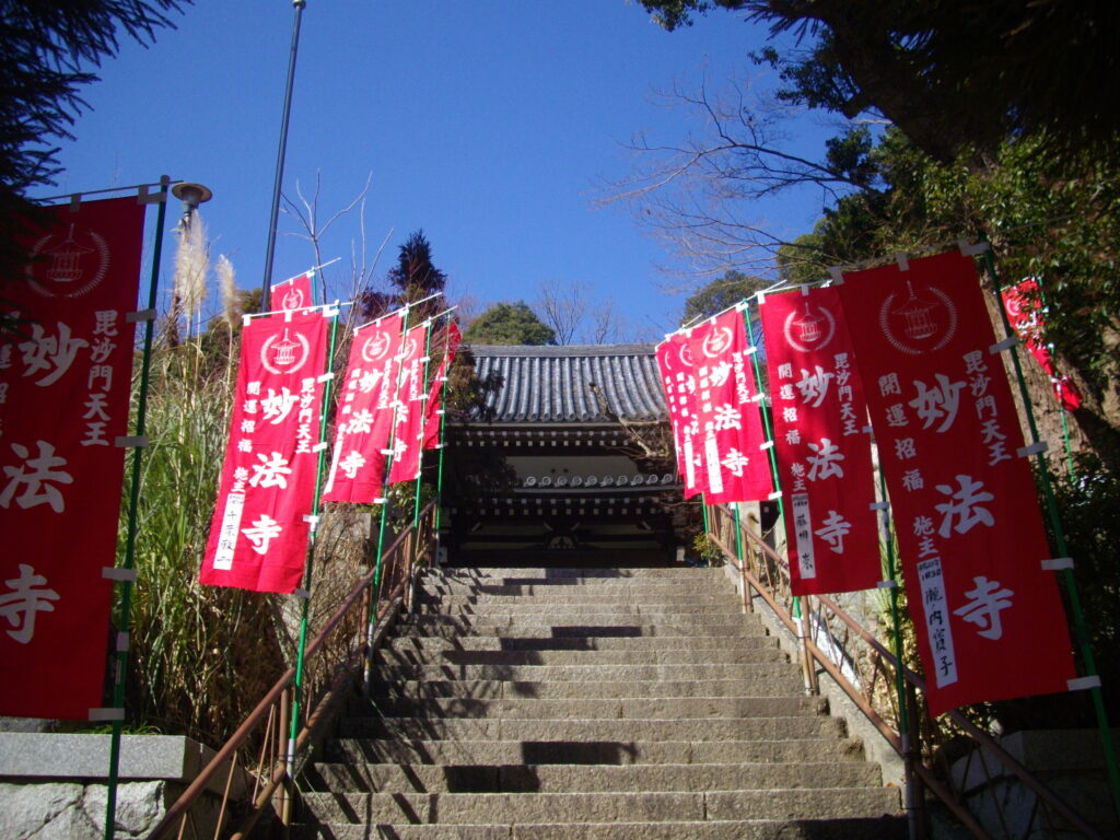 11：48　途中にある妙法寺です。