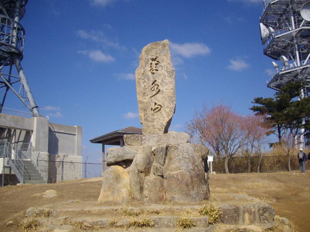 10：41　ようやく頂上です。これは山頂にある石碑です。