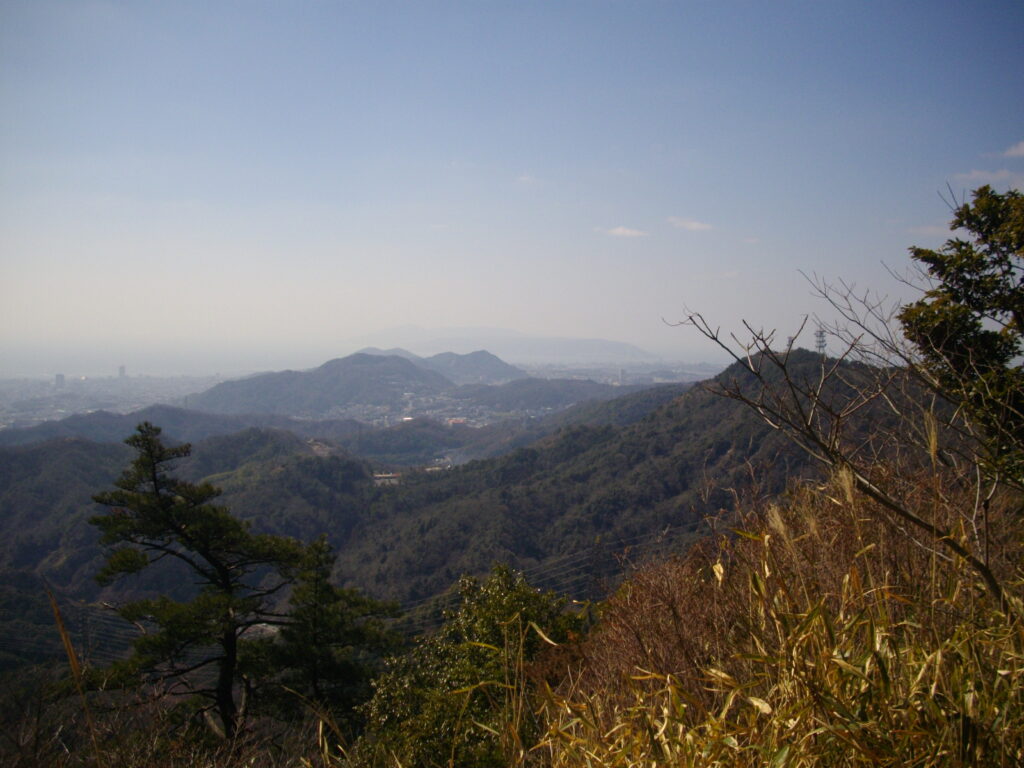 11：25　西方面です。菊水山、高取山が見えます。