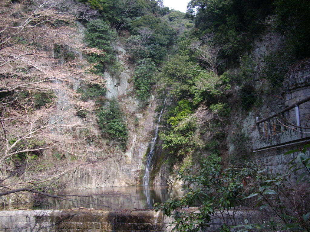 9:38　あいかわらず水量の少ない布引の滝です。