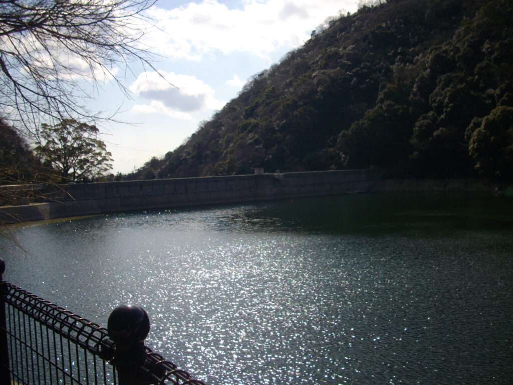 10:00　ようやく布引貯水池に着きました。