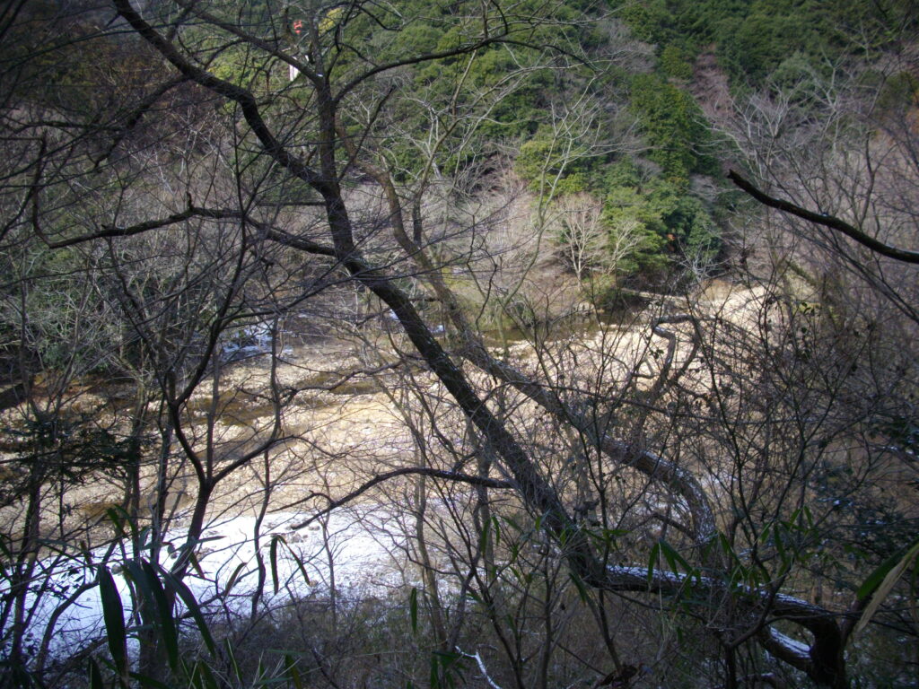 10：11　前回と通ってきた河原です。このあたりで六甲全山縦走路と合流します。
