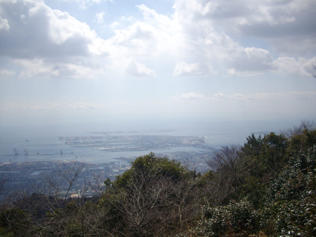 11：36　こっちはポートアイランドです。ここで昼食にしました。途中で雪が降り始めました。