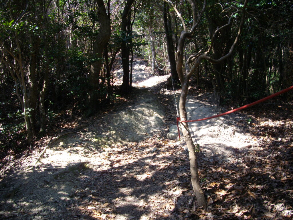 11：57　急な登りになります。