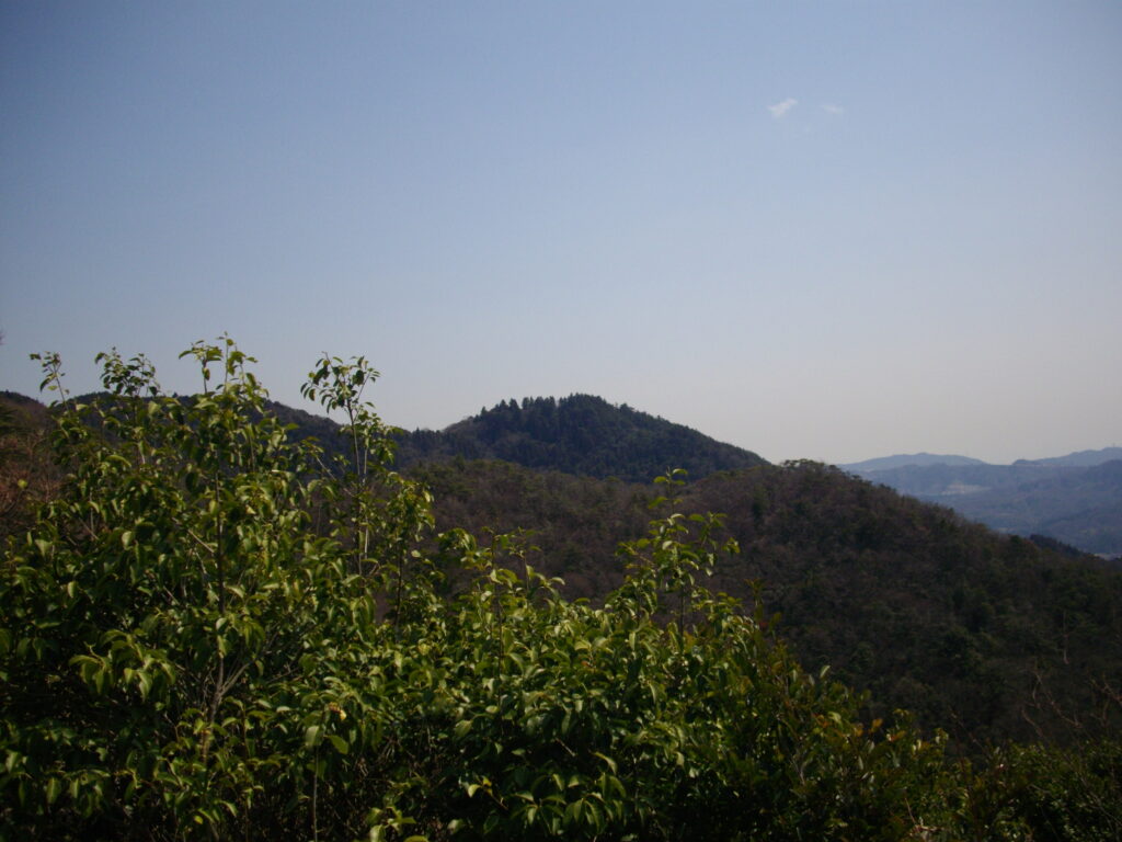 12：28　ここから見える、丹生山です。下山します。