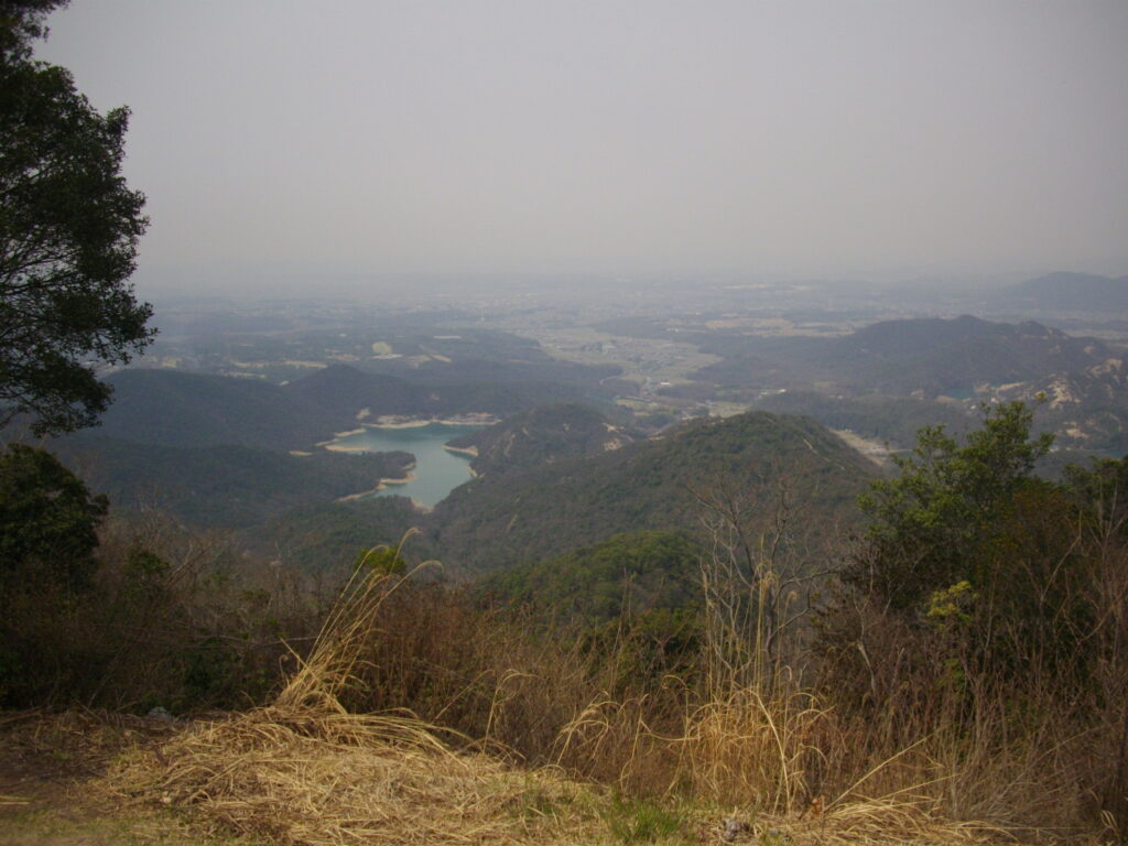 10：45　昭和池を見たところです。お昼にするにはちょっと早いので、鹿野コースへ進みます。