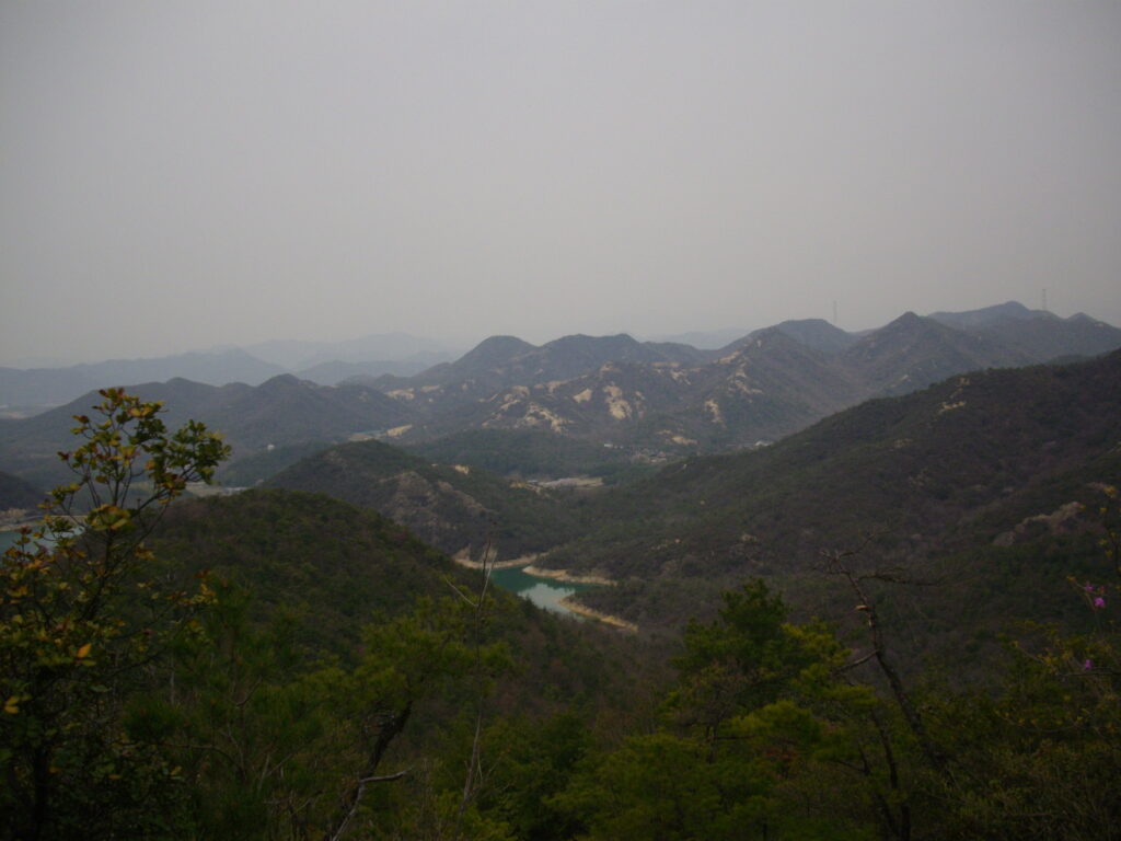 11：20　見晴らしのいいところに出たので、ここで昼食にしました。11：30出発です。