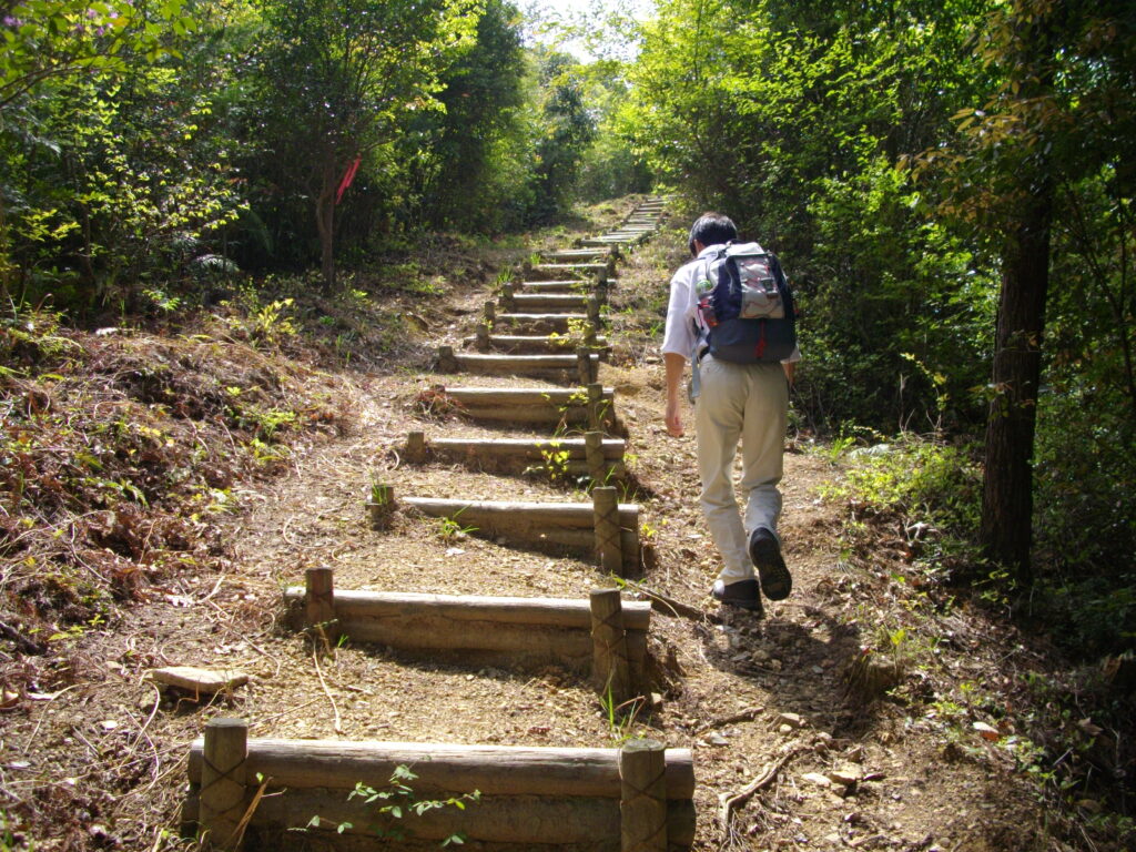 10:30 ここから階段道になります。