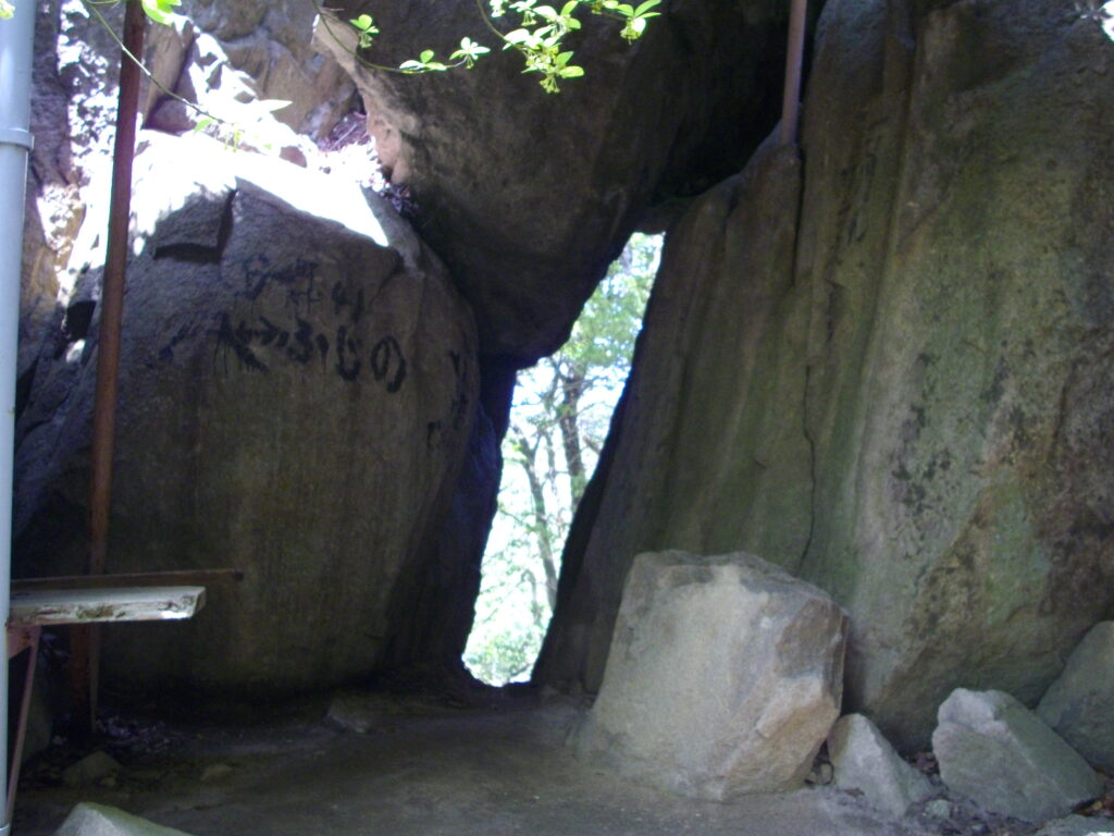 12:33 こぐり岩です。