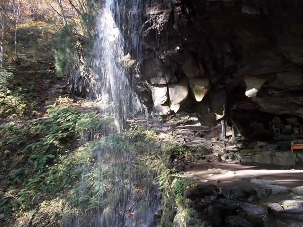 岩井滝（裏見の滝）