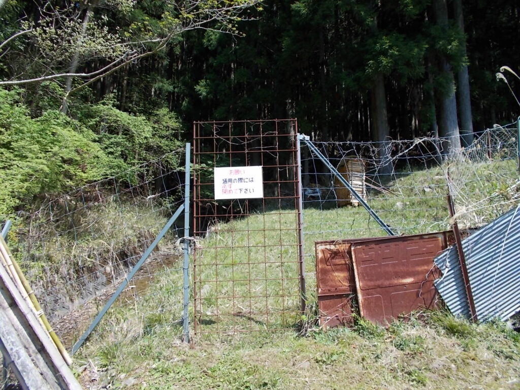 10：12　さらに2つ目の獣柵。後で畑（田）を広げたんでしょうね。