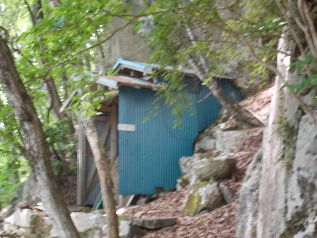 10：32　行者堂の外観