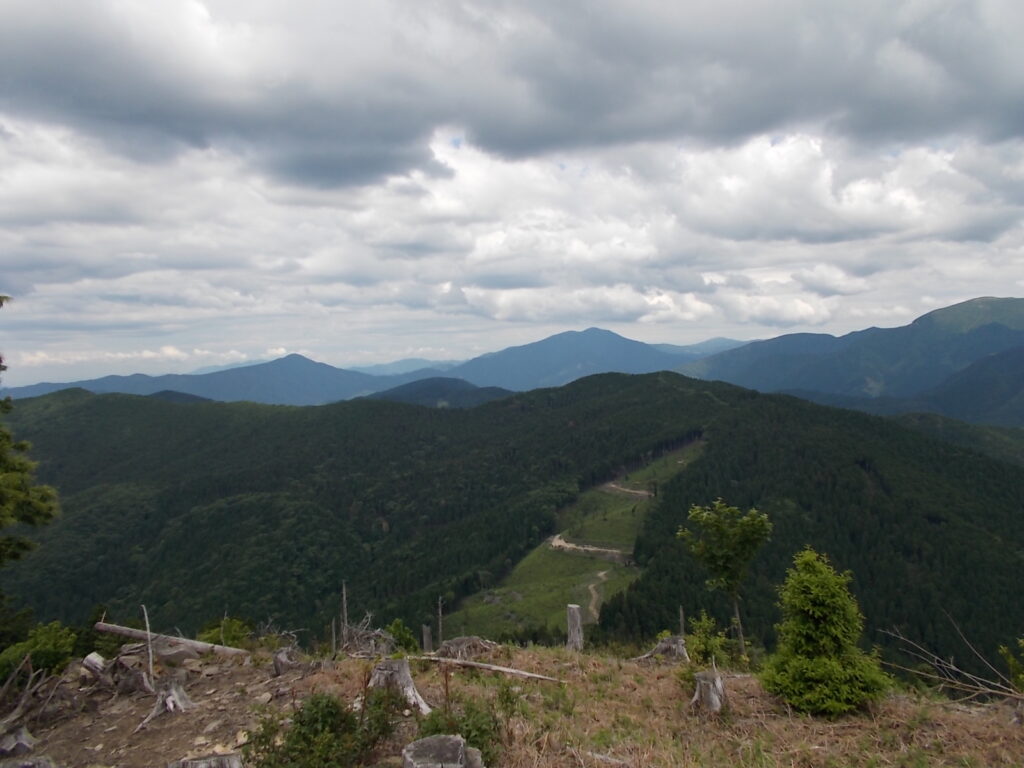 11:23 日名倉山、後山方面。下山します。