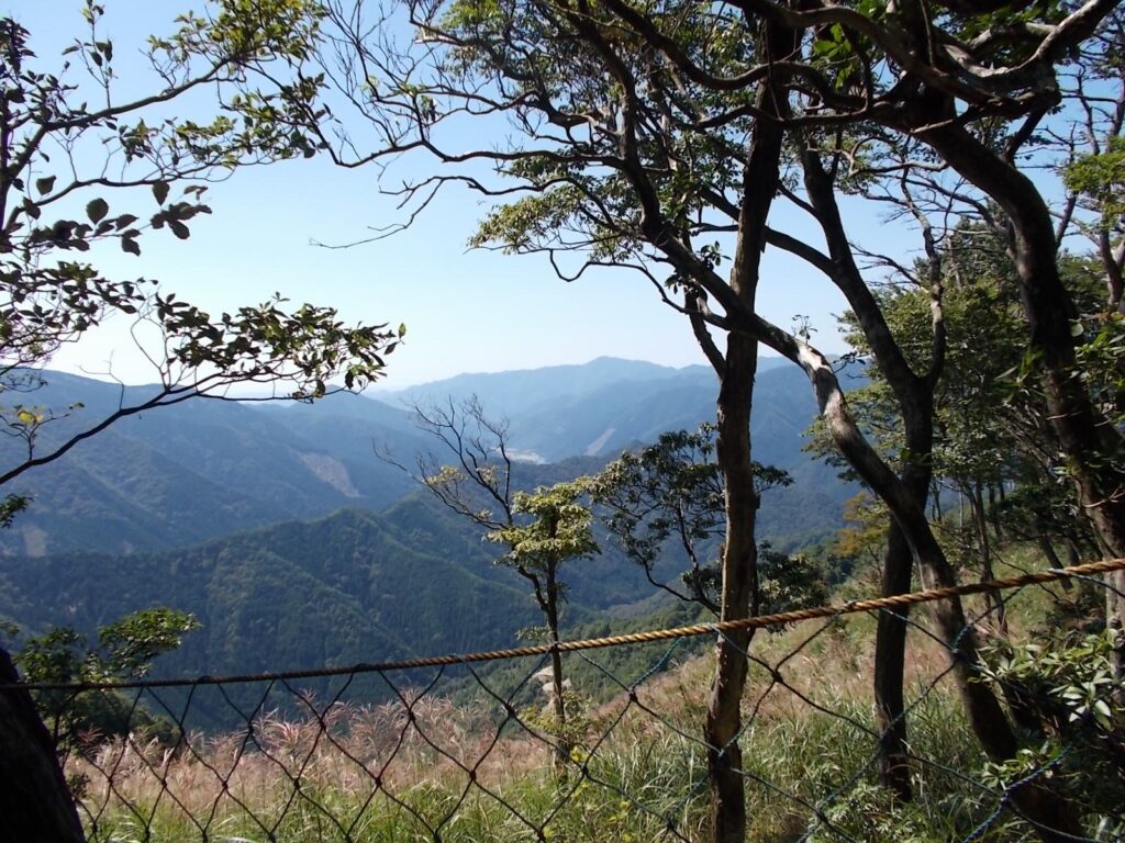 11：29　唯一見られる景色。ここで昼食にしました。