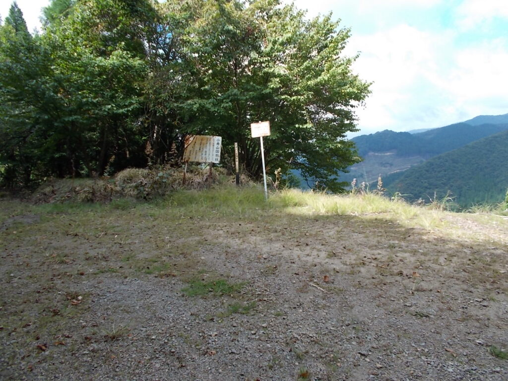 10：54　戸倉峠を越えて鳥取側に入ったすぐにある展望地。