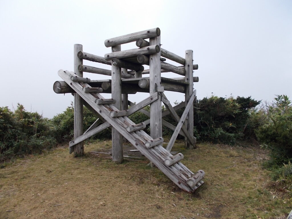 11：59　ここには展望台があります。この展望台から360度見渡すことが出来ます。